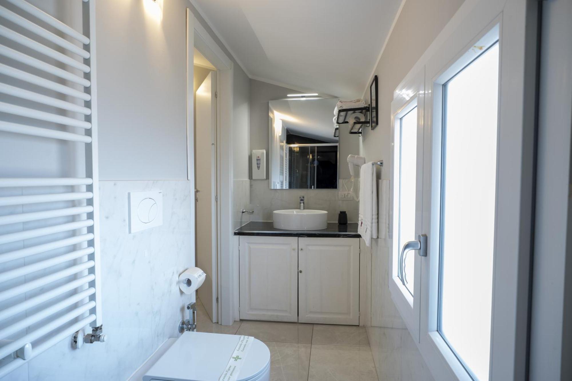 Affittacamere Orchidea For Tourists Hesperia Hosp Modena Luaran gambar